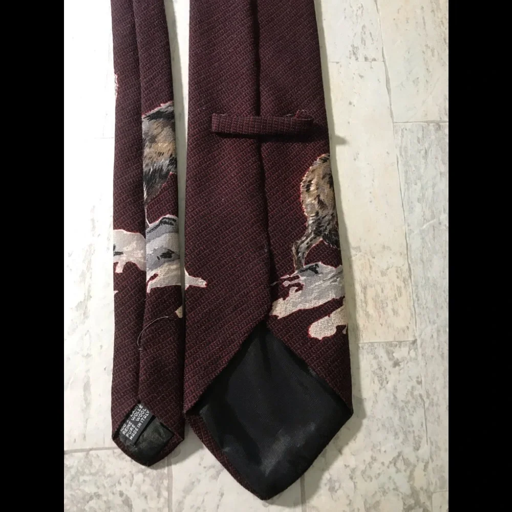 Vintage wool howling at the moon wolf tie